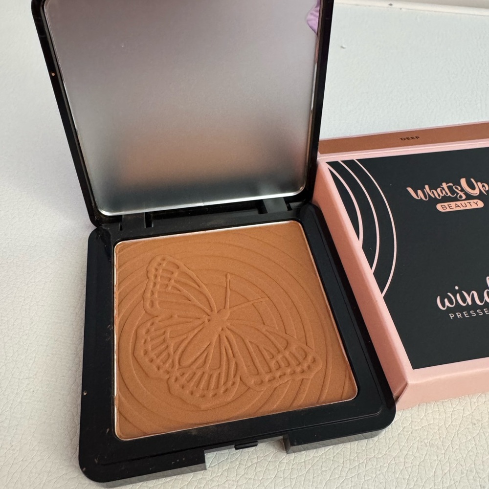What’s Up Beauty wind dancer pressed setting powder